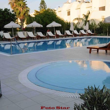 Frixos Suites Hotel Apartments Larnaca Ngoại thất bức ảnh