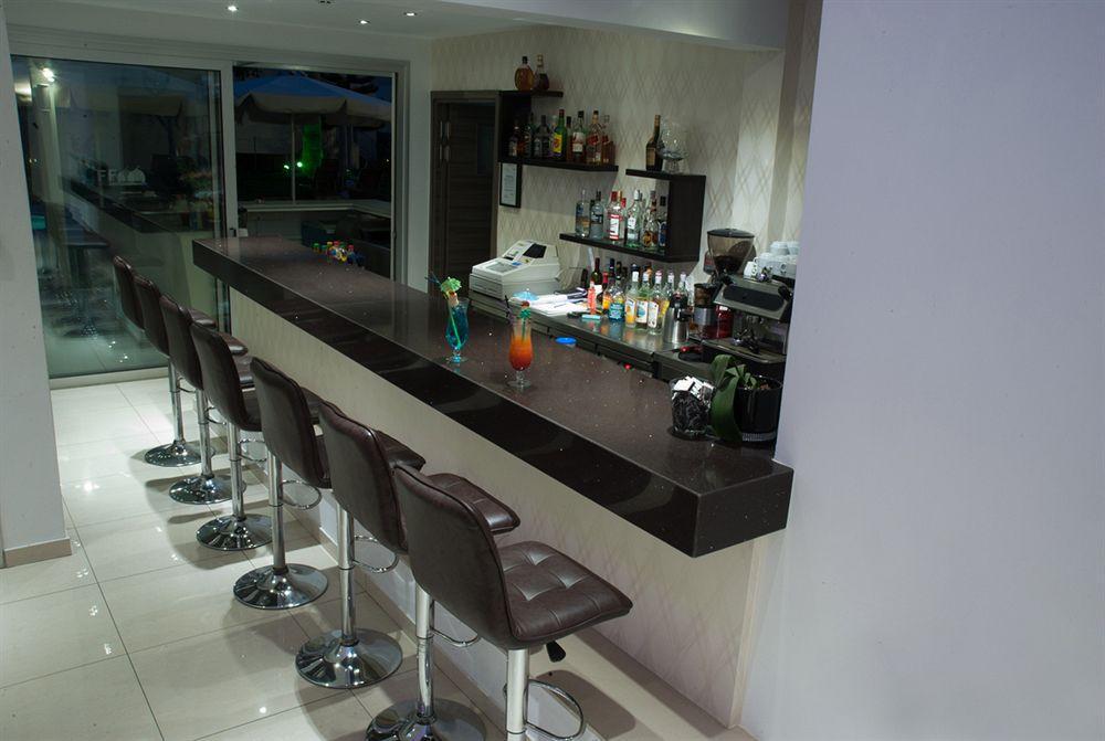 Frixos Suites Hotel Apartments Larnaca Ngoại thất bức ảnh