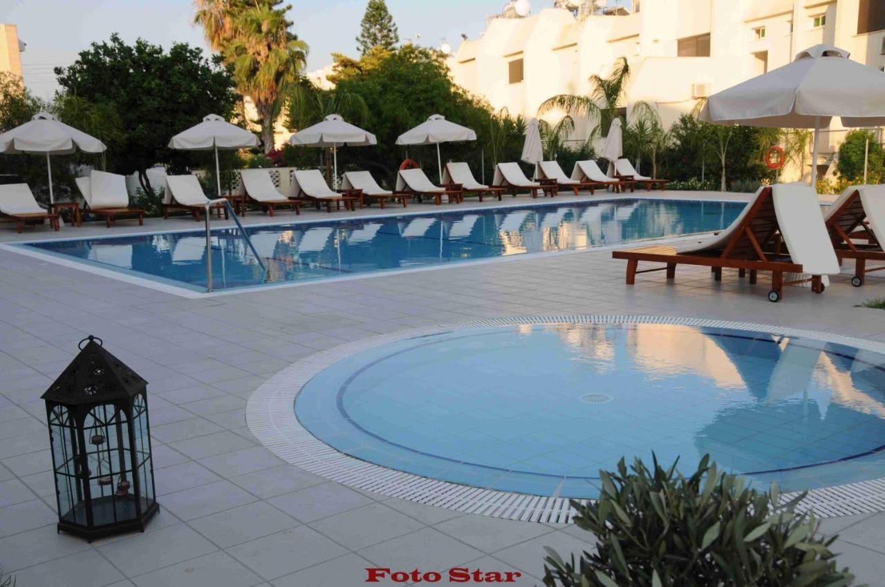 Frixos Suites Hotel Apartments Larnaca Ngoại thất bức ảnh