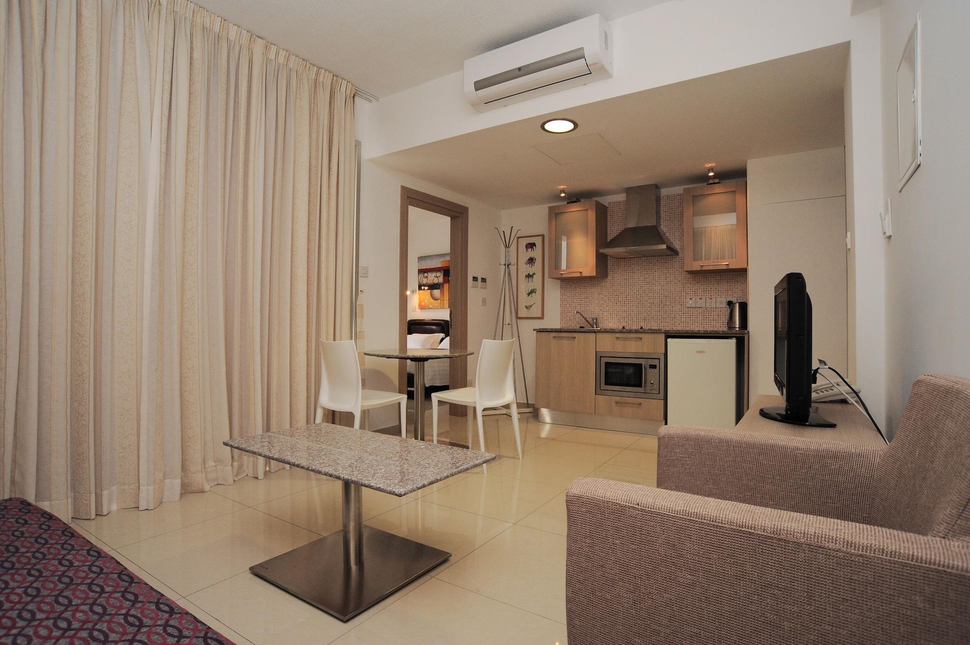 Frixos Suites Hotel Apartments Larnaca Ngoại thất bức ảnh