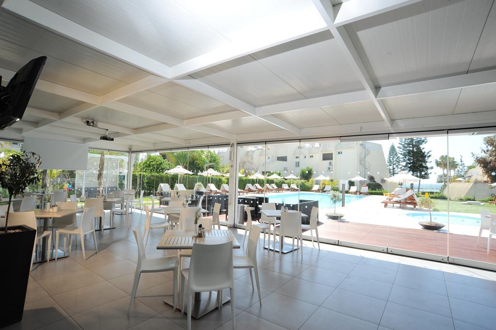 Frixos Suites Hotel Apartments Larnaca Ngoại thất bức ảnh