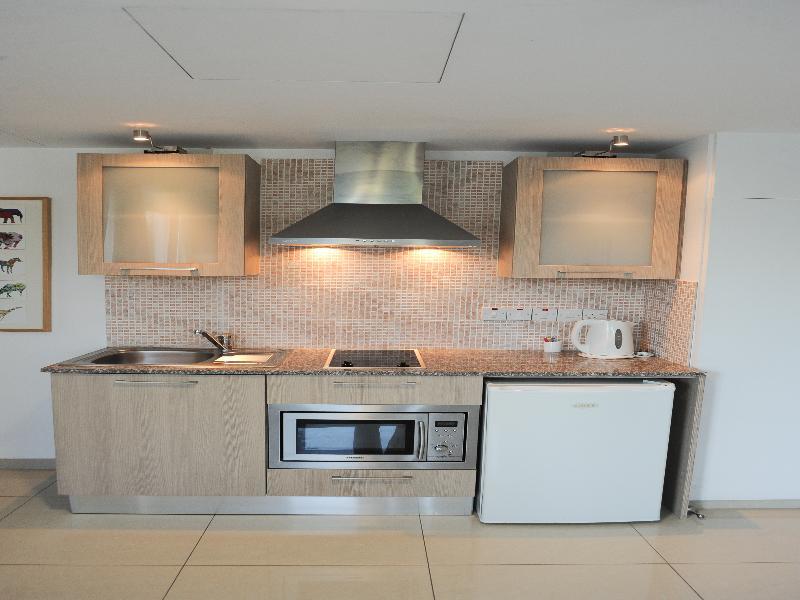Frixos Suites Hotel Apartments Larnaca Ngoại thất bức ảnh