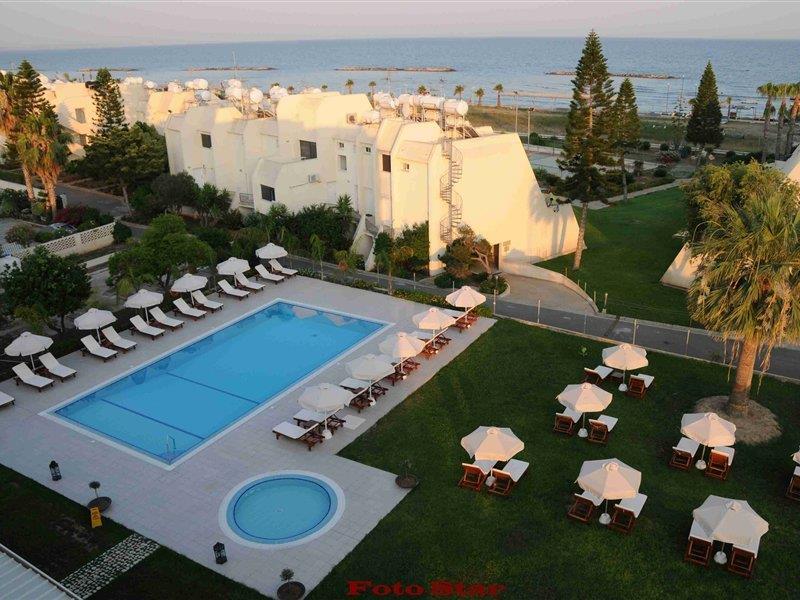 Frixos Suites Hotel Apartments Larnaca Ngoại thất bức ảnh