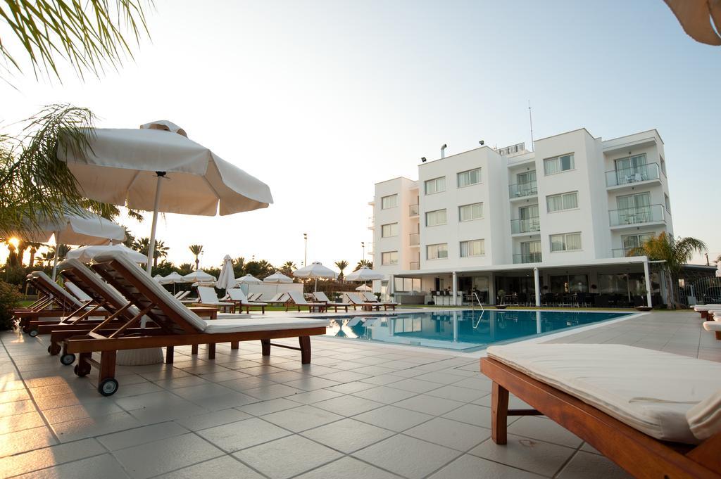 Frixos Suites Hotel Apartments Larnaca Ngoại thất bức ảnh
