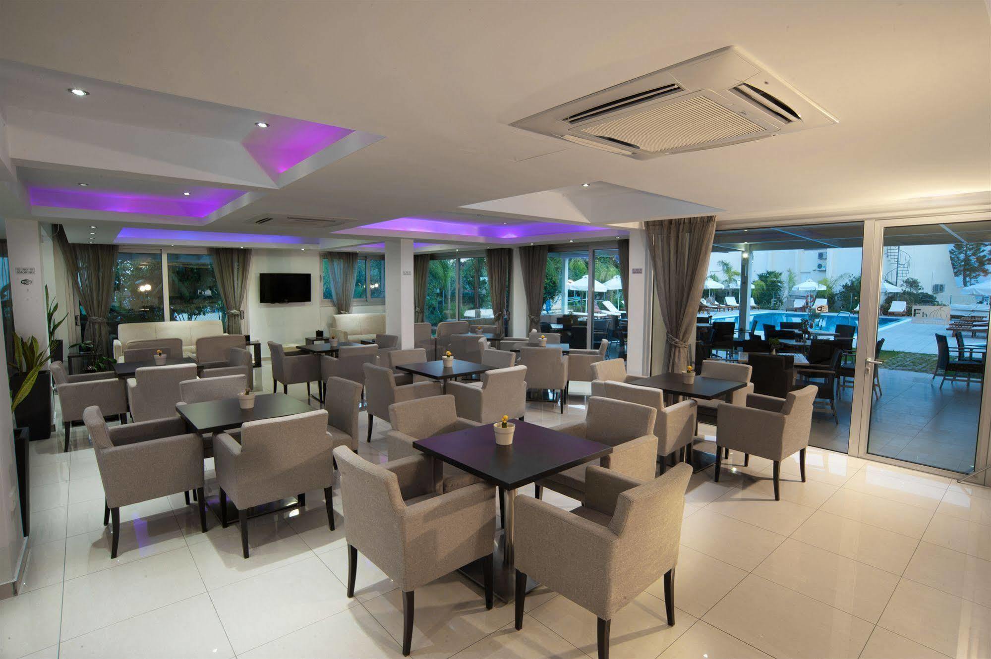 Frixos Suites Hotel Apartments Larnaca Ngoại thất bức ảnh