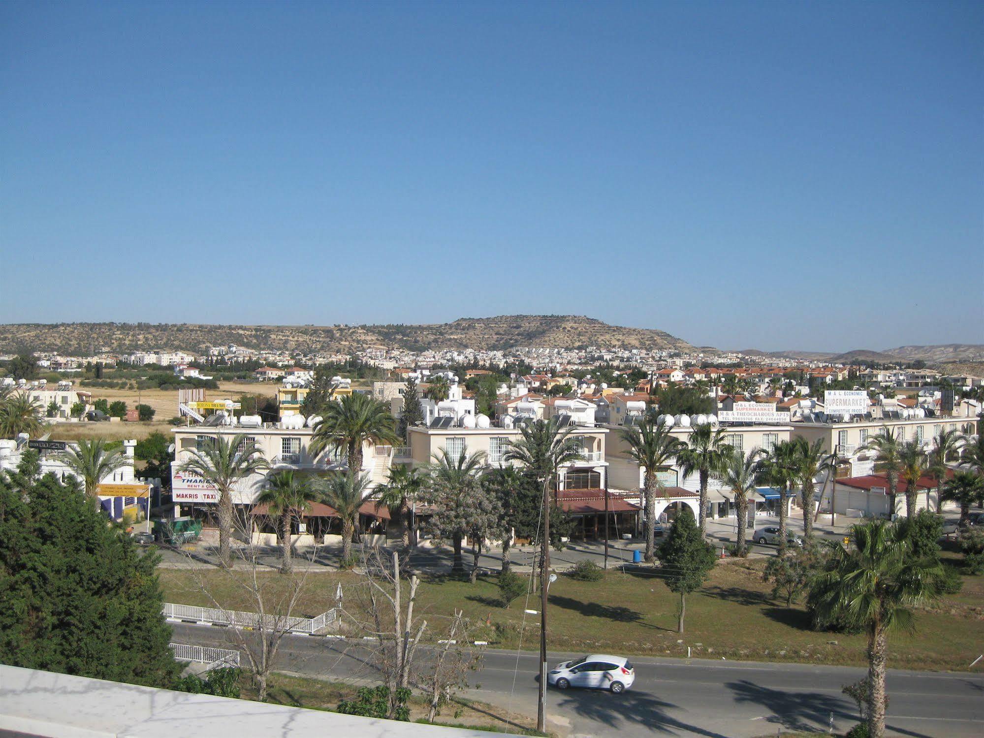 Frixos Suites Hotel Apartments Larnaca Ngoại thất bức ảnh
