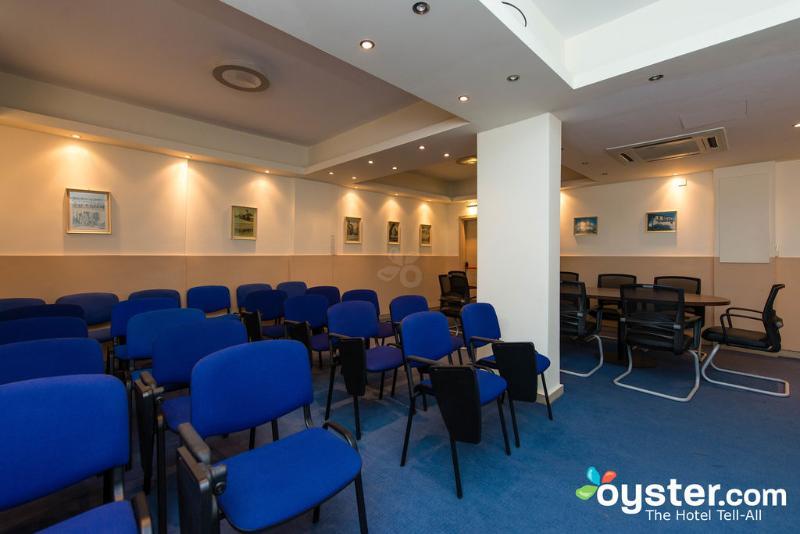 Frixos Suites Hotel Apartments Larnaca Ngoại thất bức ảnh