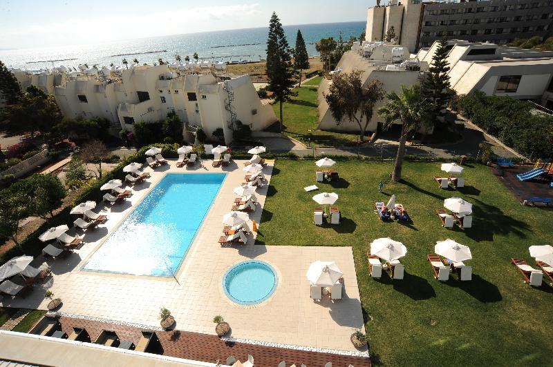 Frixos Suites Hotel Apartments Larnaca Ngoại thất bức ảnh