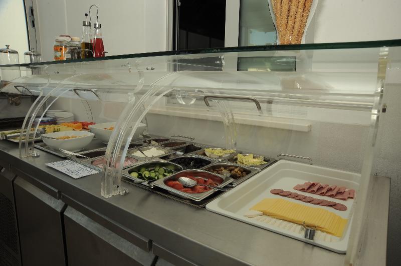 Frixos Suites Hotel Apartments Larnaca Ngoại thất bức ảnh